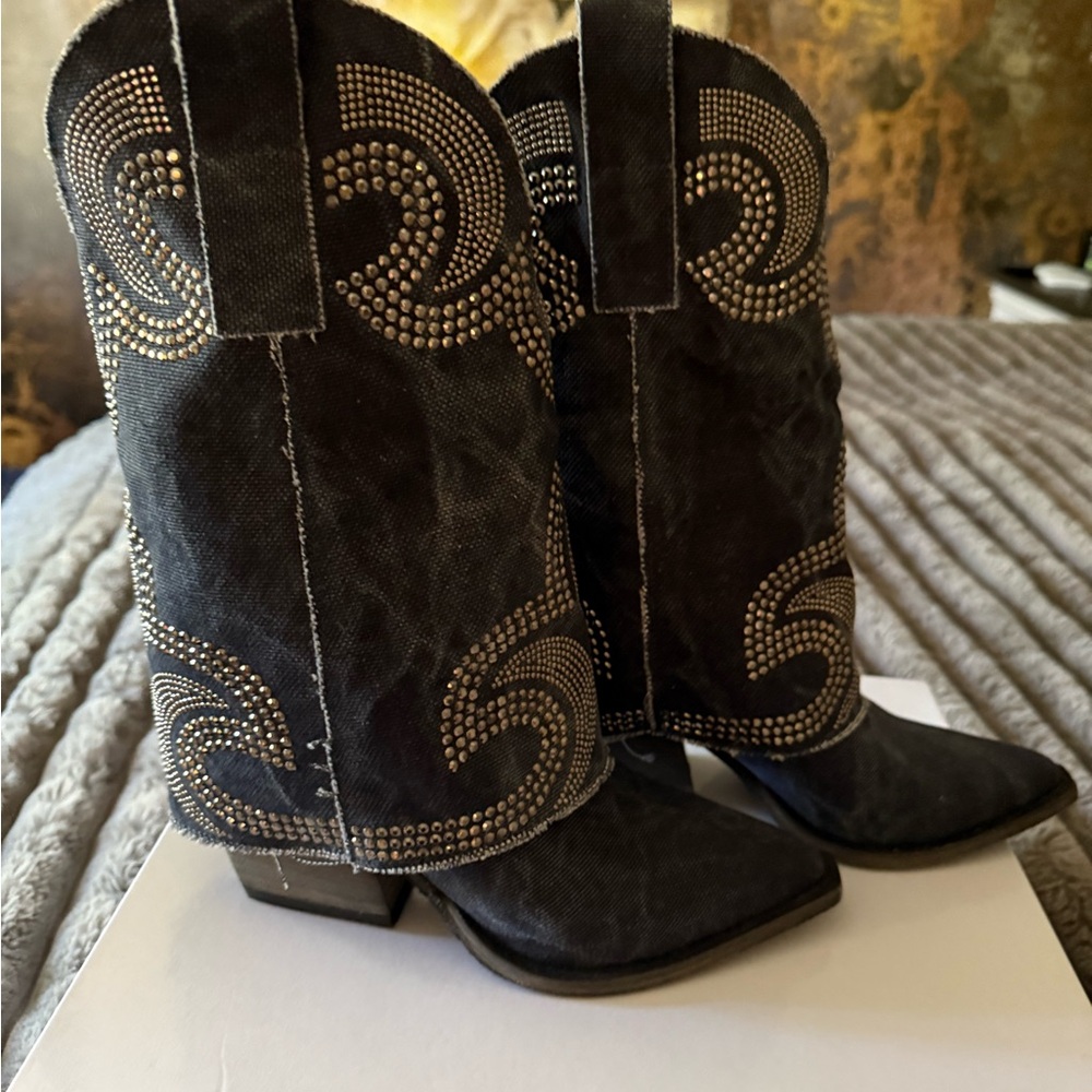 Vero Cuoio Black Heeled Boots with Silver Accents